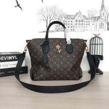 Load image into Gallery viewer, FLOWER ZIPPED TOTE MM
