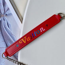 Load image into Gallery viewer, NEW WAVE CHAIN POCHETTE
