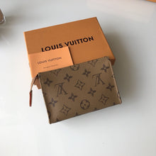 Load image into Gallery viewer, TOILETRY POUCH 15
