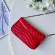 Load image into Gallery viewer, NEW WAVE CHAIN POCHETTE
