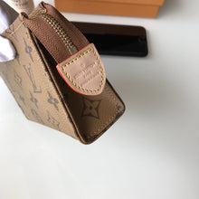 Load image into Gallery viewer, TOILETRY POUCH 15
