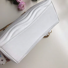 Load image into Gallery viewer, NEW WAVE CHAIN TOTE
