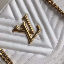 Load image into Gallery viewer, NEW WAVE CHAIN TOTE
