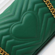 Load image into Gallery viewer, GG Marmont matelassé shoulder bag 26cm
