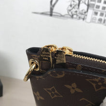 Load image into Gallery viewer, FLOWER ZIPPED TOTE PM
