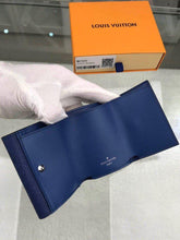 Load image into Gallery viewer, DISCOVERY COMPACT WALLET
