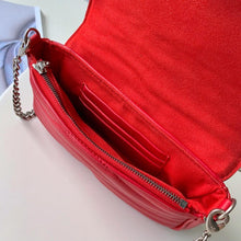Load image into Gallery viewer, NEW WAVE CHAIN POCHETTE
