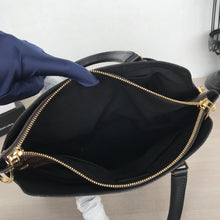 Load image into Gallery viewer, FLOWER ZIPPED TOTE PM
