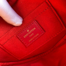 Load image into Gallery viewer, NEW WAVE HEART BAG

