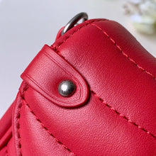 Load image into Gallery viewer, NEW WAVE CHAIN POCHETTE
