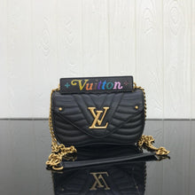 Load image into Gallery viewer, New Wave Chain Bag MM
