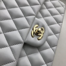 Load image into Gallery viewer, CC Flap Bag X Lambskin Medium
