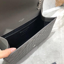 Load image into Gallery viewer, Envelope Medium 24cm
