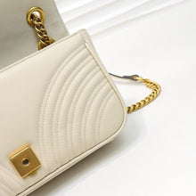 Load image into Gallery viewer, GG Marmont matelassé shoulder bag 26cm
