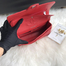 Load image into Gallery viewer, CC Flap Bag X Caviar Medium
