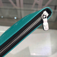 Load image into Gallery viewer, Discovery Pochette
