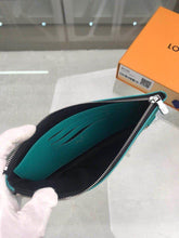 Load image into Gallery viewer, Discovery Pochette
