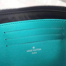 Load image into Gallery viewer, Discovery Pochette
