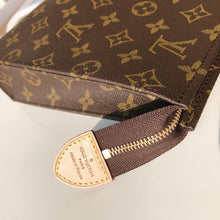 Load image into Gallery viewer, TOILETRY POUCH 26
