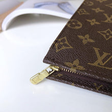 Load image into Gallery viewer, TOILETRY POUCH 26
